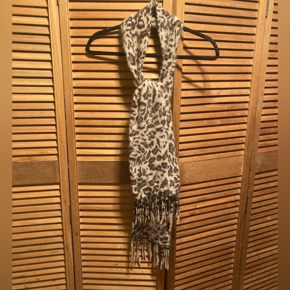 Derhy Leopard Print Angora Scarf - Picture 2 of 16